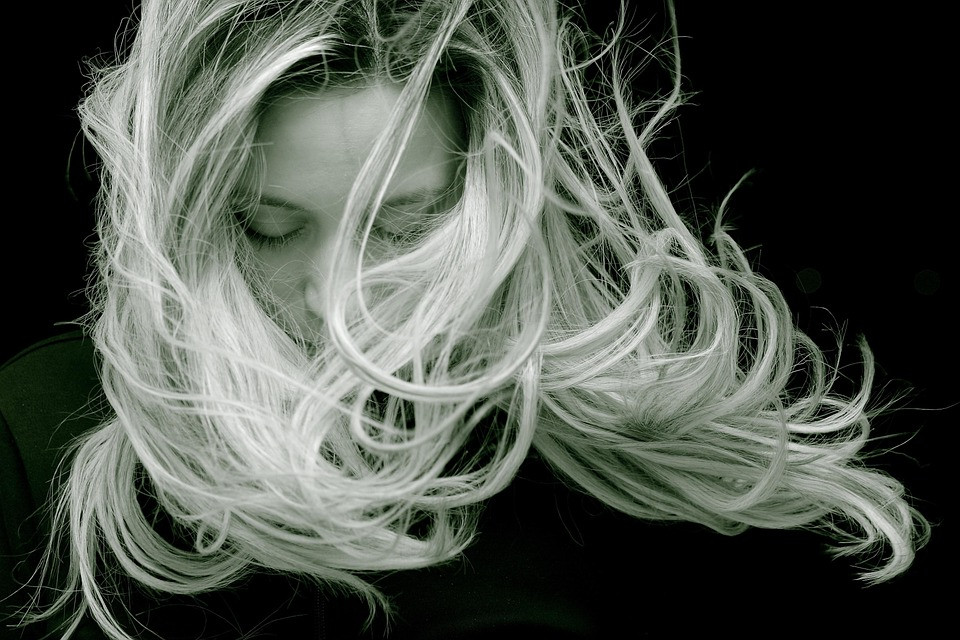 תחושת יתר אך חוסר סיפוק: איך להתמודד עם לחץ, דימוי גוף שלילי וליצור מקום לרצון המיני בחופשה – חלק 1